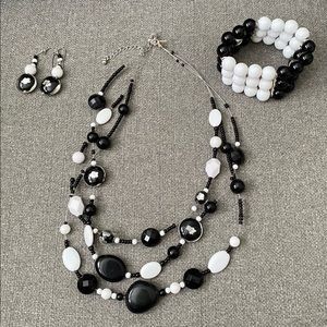 Necklace, Bracelet and Earring Set Black & White